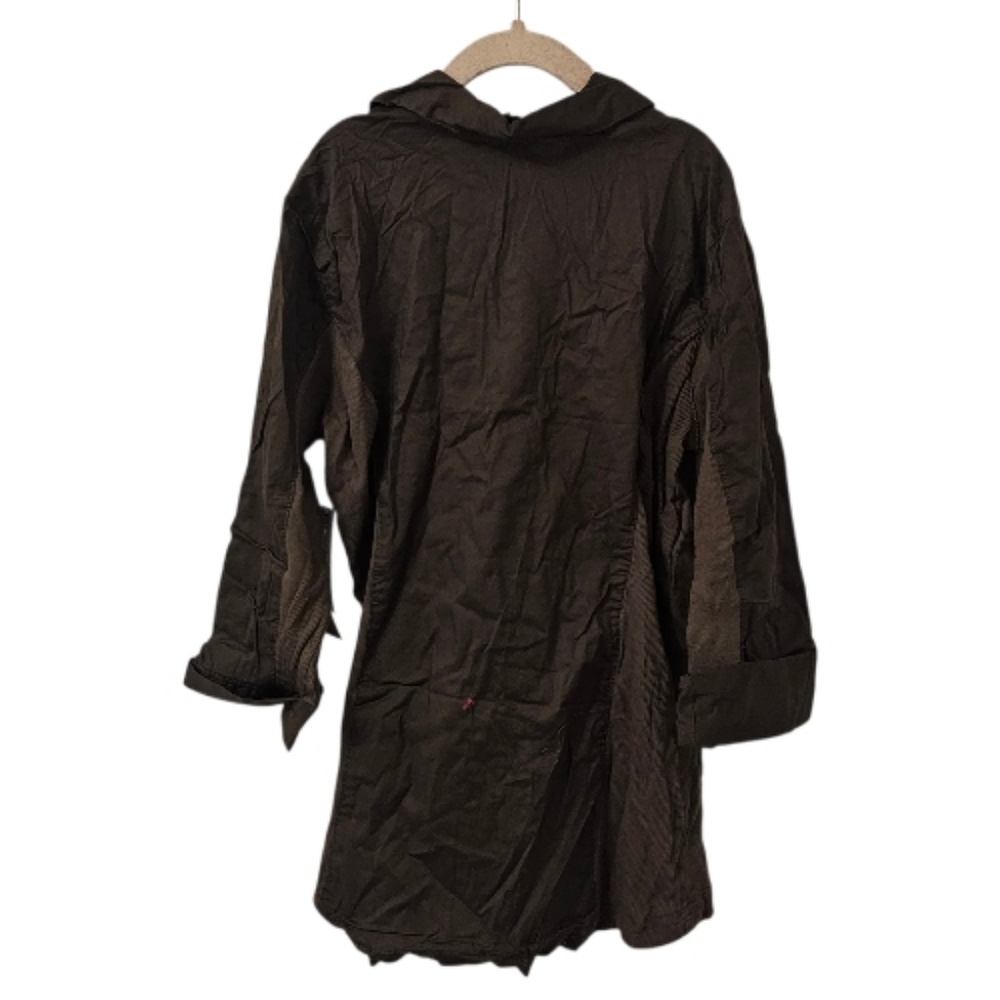 Green and Gold International INC Company Women's Ribbed Side Button Down Shirt - Picture 4 of 12